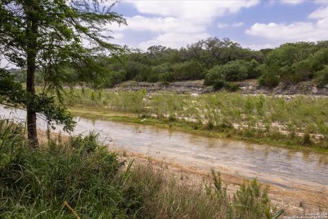 000 Oakridge Trail Pipe Creek TX 78063