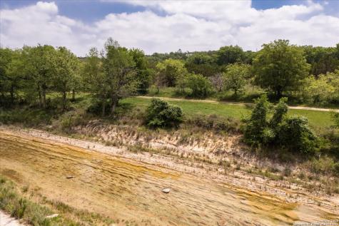000 Oakridge Trail Pipe Creek TX 78063