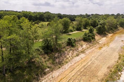 000 Oakridge Trail Pipe Creek TX 78063