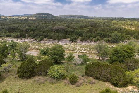 000 Oakridge Trail Pipe Creek TX 78063