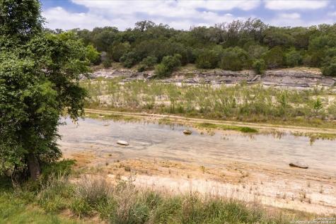 000 Oakridge Trail Pipe Creek TX 78063