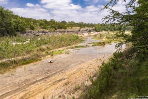 000 Oakridge Trail Pipe Creek TX 78063