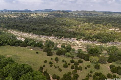 000 Oakridge Trail Pipe Creek TX 78063