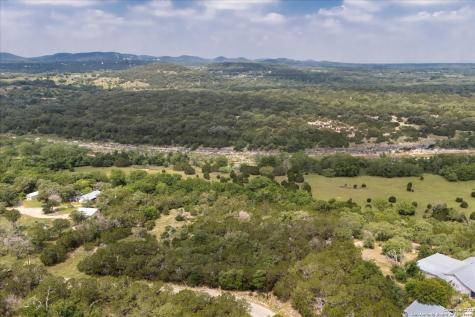 000 Oakridge Trail Pipe Creek TX 78063