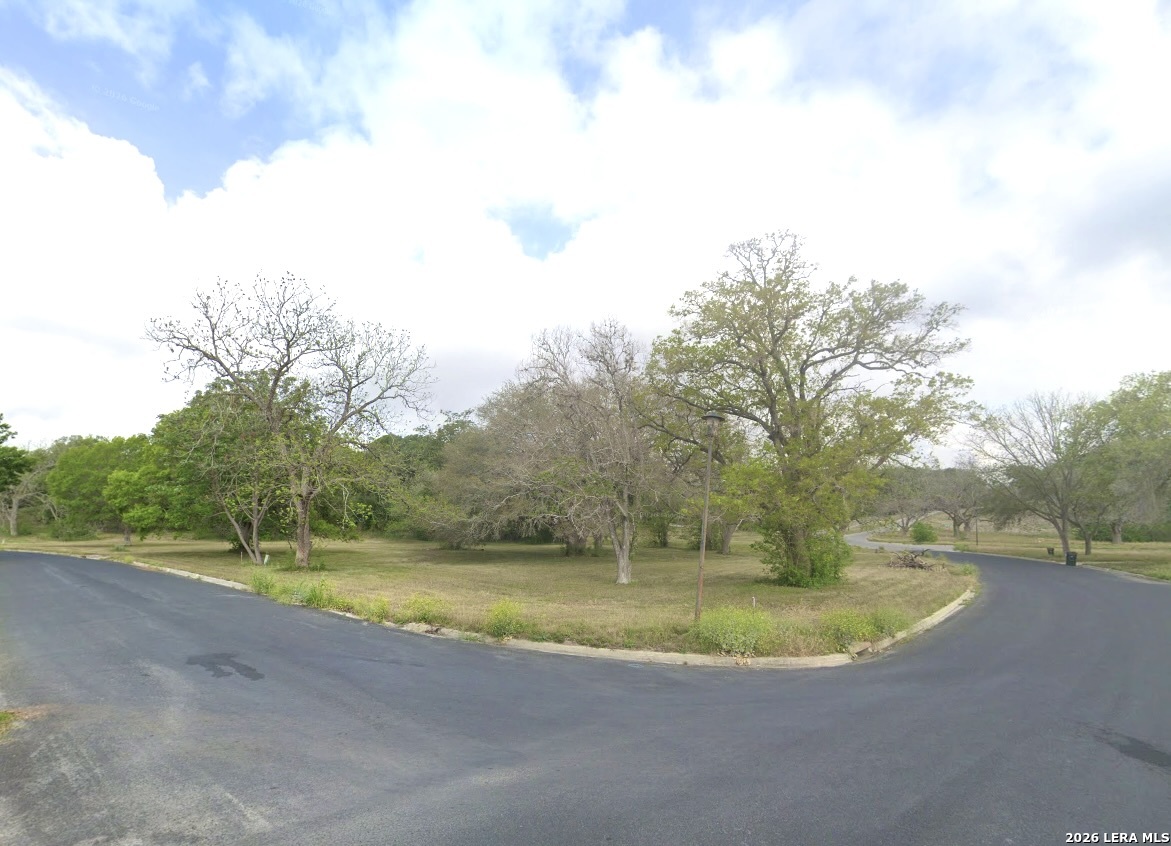 132 W Hampton Seguin TX 78155