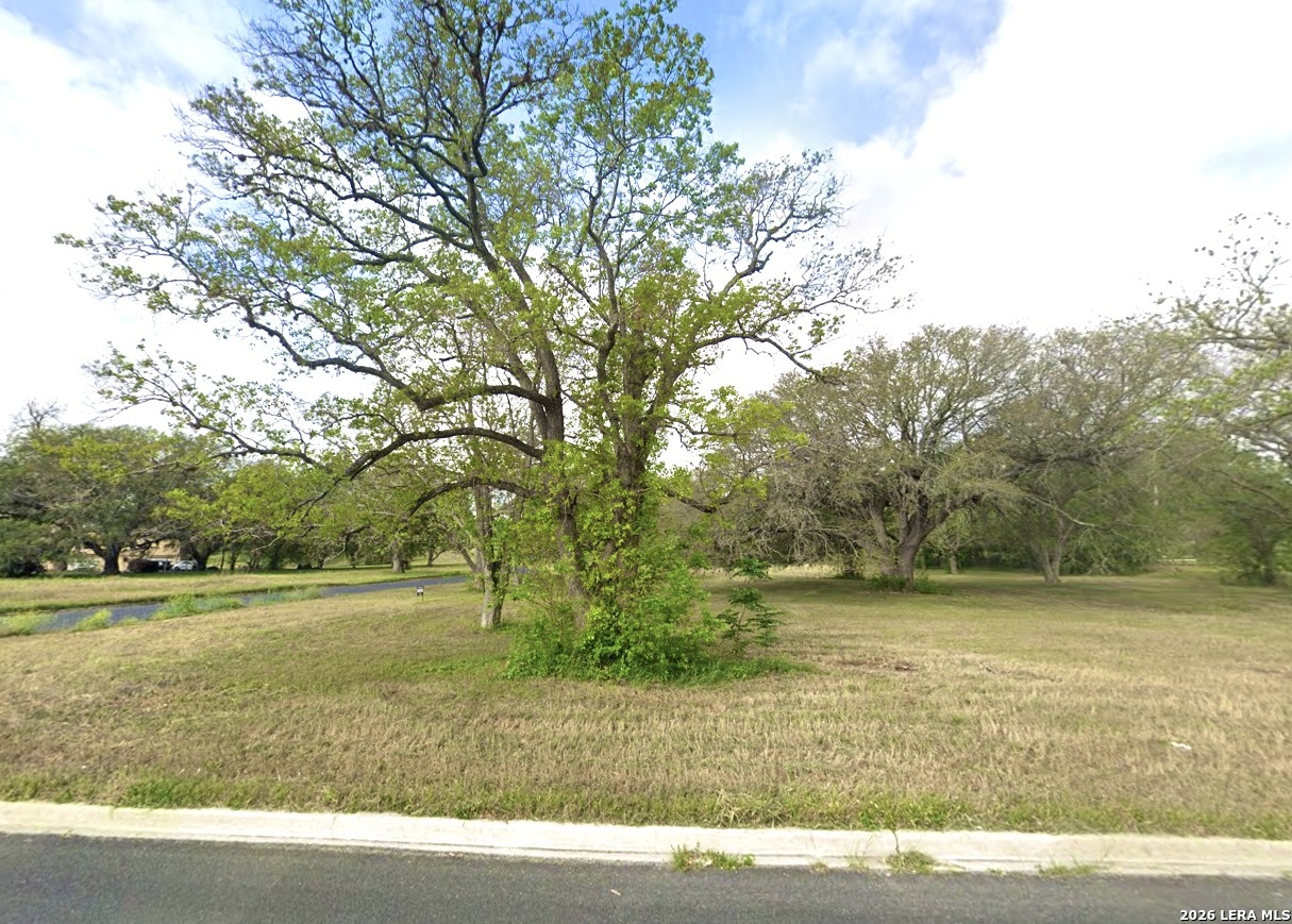 132 W Hampton Seguin TX 78155
