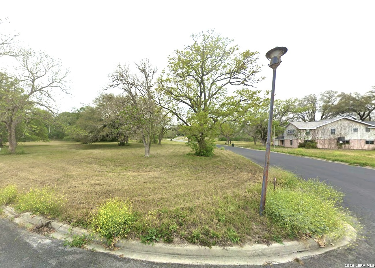 132 W Hampton Seguin TX 78155