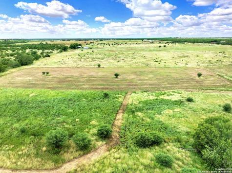 3192 Atascosa County Road 101 Floresville TX 78114