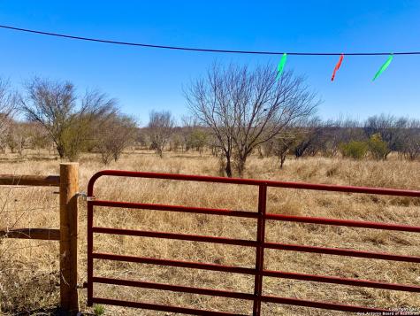 695 County Road 381 San Antonio TX 78253