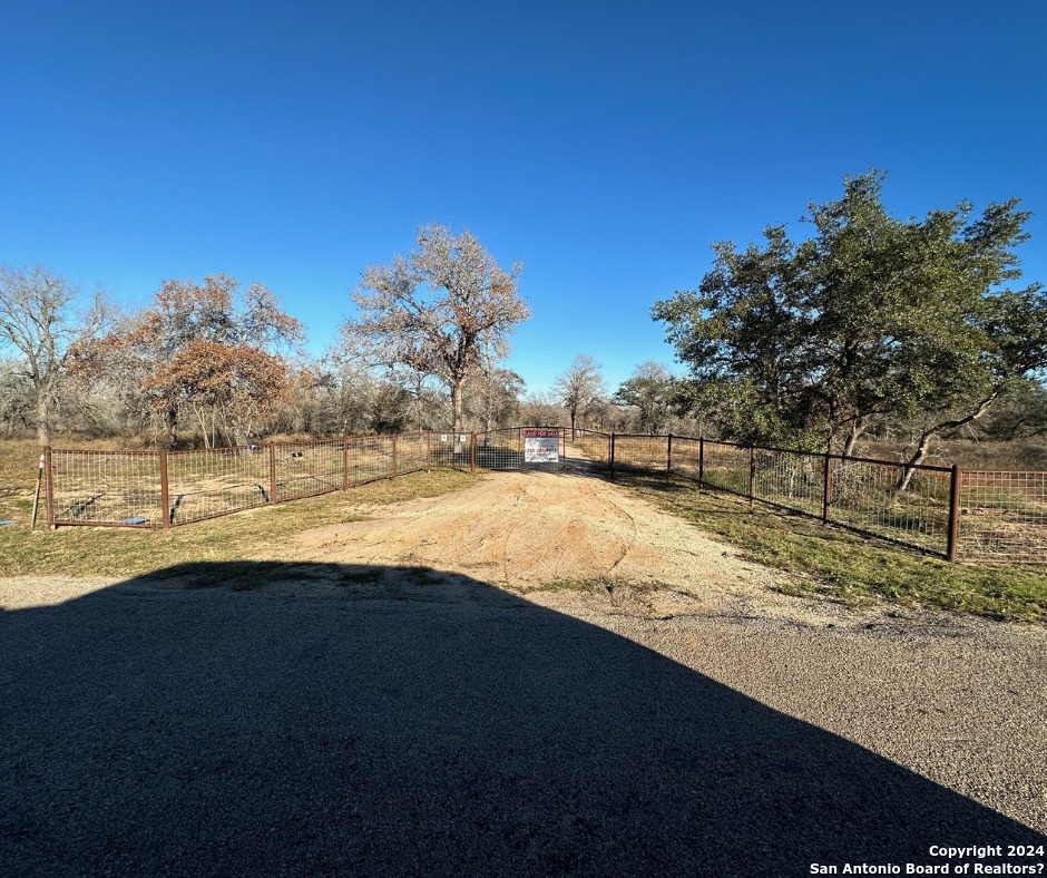 2703 County Road 770 Natalia TX 78059