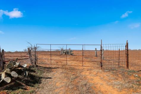 1895 County Road 448 Stockdale TX 78160