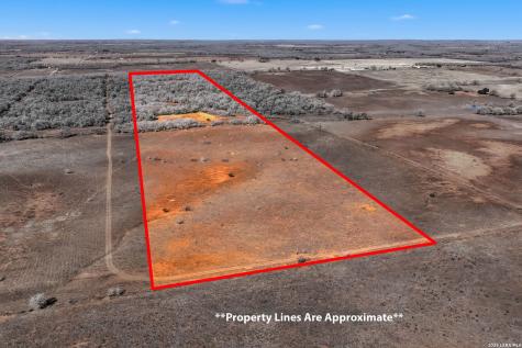 1895 County Road 448 Stockdale TX 78160