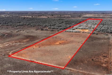 1895 County Road 448 Stockdale TX 78160