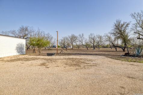 1509 Westward Trail Uvalde TX 78801