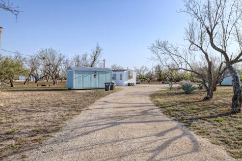 1509 Westward Trail Uvalde TX 78801
