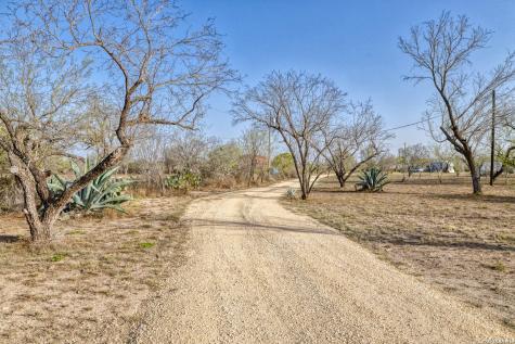1509 Westward Trail Uvalde TX 78801