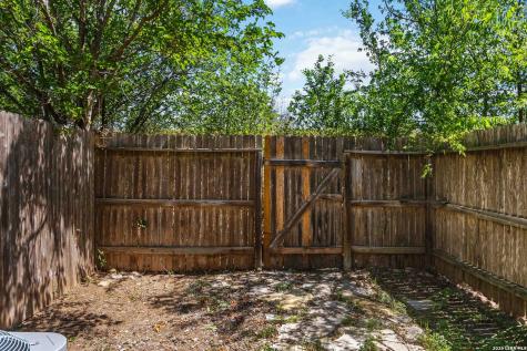 10718 Mathom Landing Universal City TX 78148