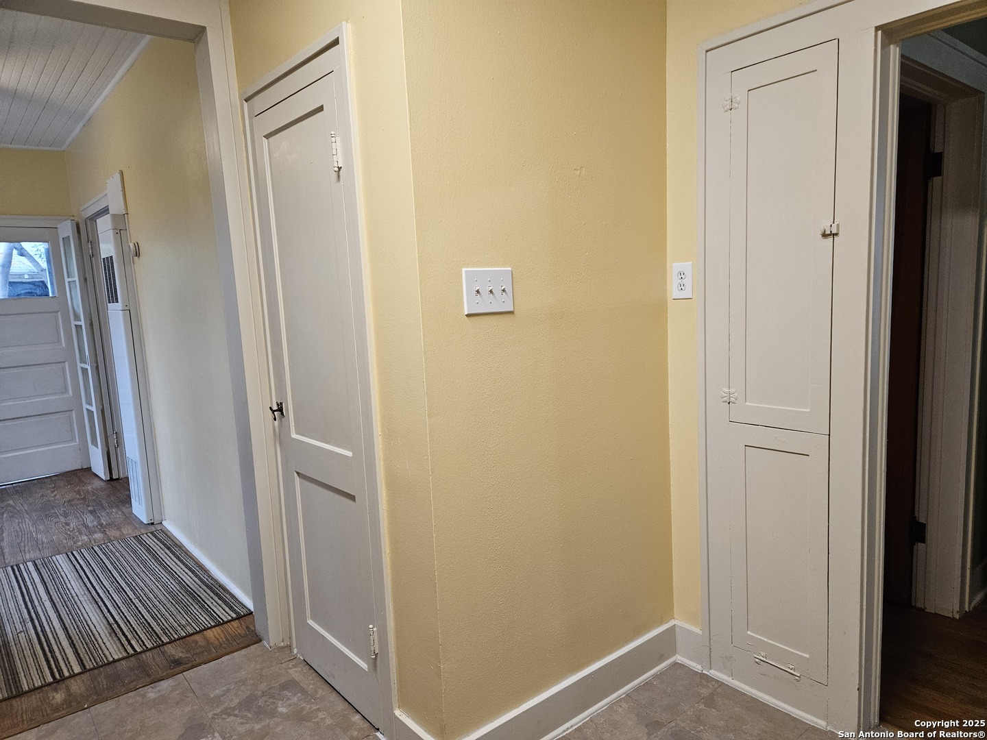 215 W Ridgewood Court San Antonio TX 78212