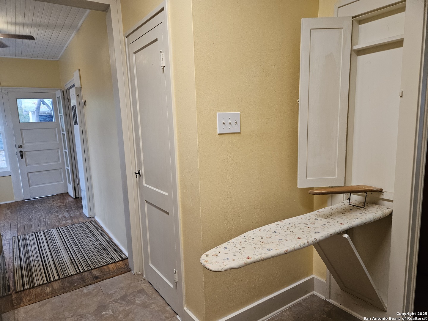 215 W Ridgewood Court San Antonio TX 78212