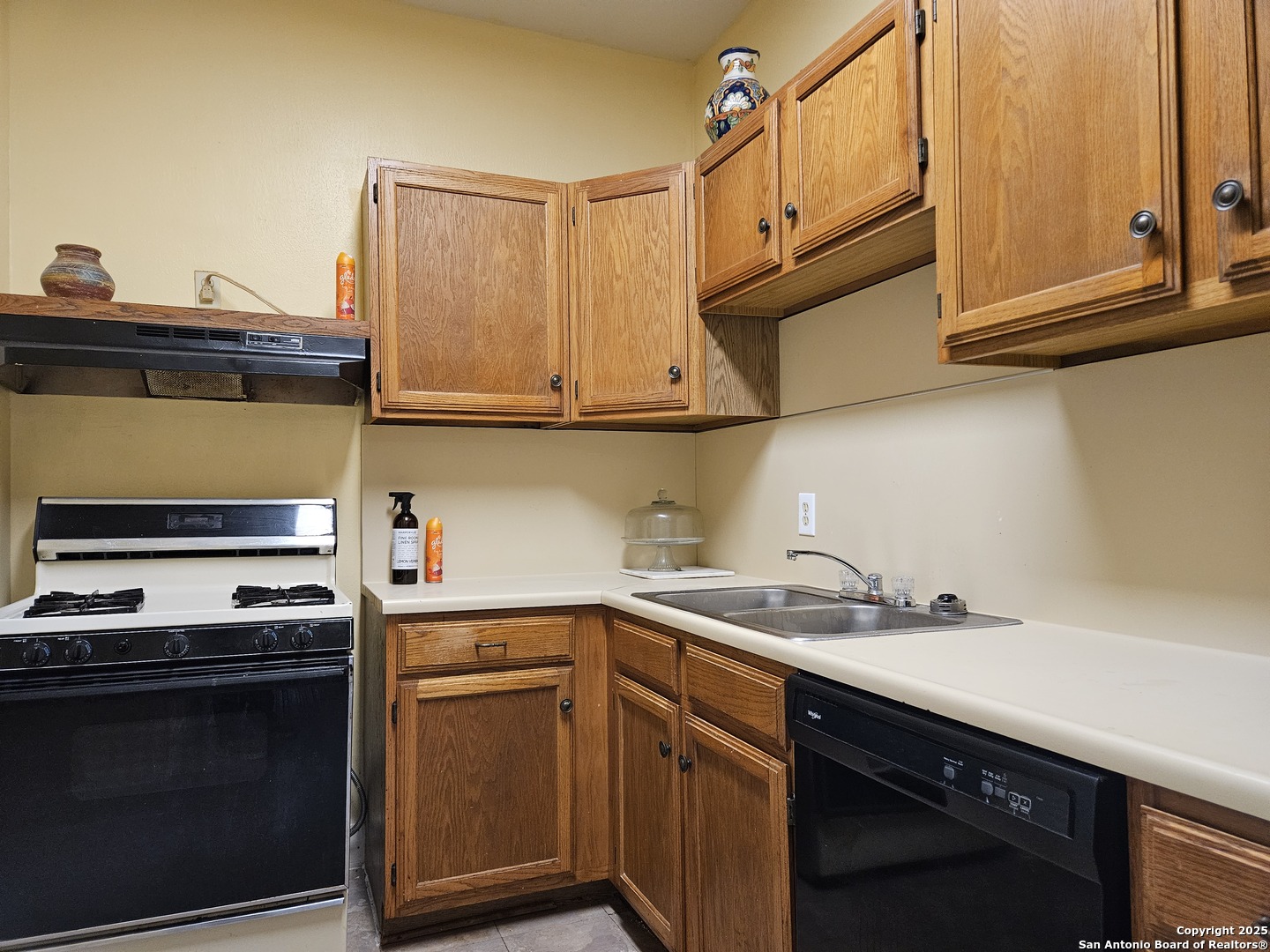 215 W Ridgewood Court San Antonio TX 78212