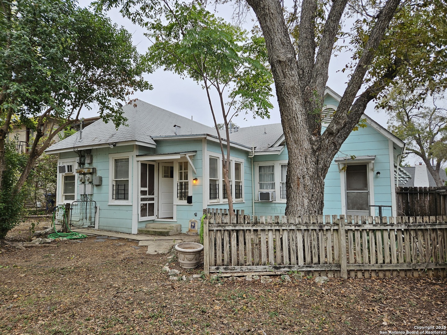 215 W Ridgewood Court San Antonio TX 78212