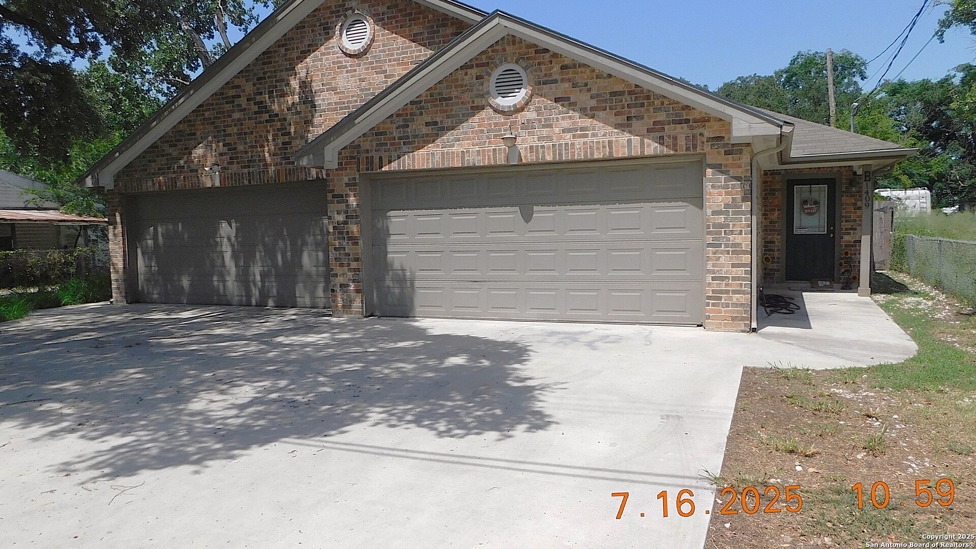 1409 W Martin Pleasanton TX 78064