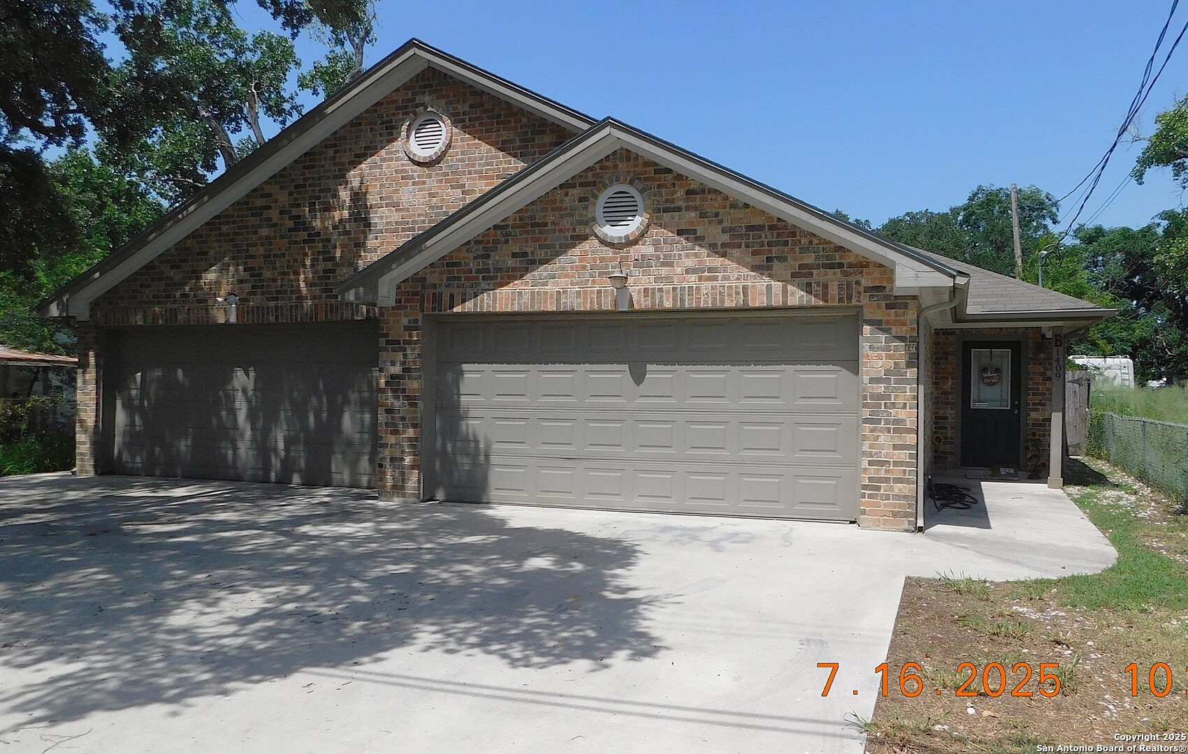1409 W Martin Pleasanton TX 78064
