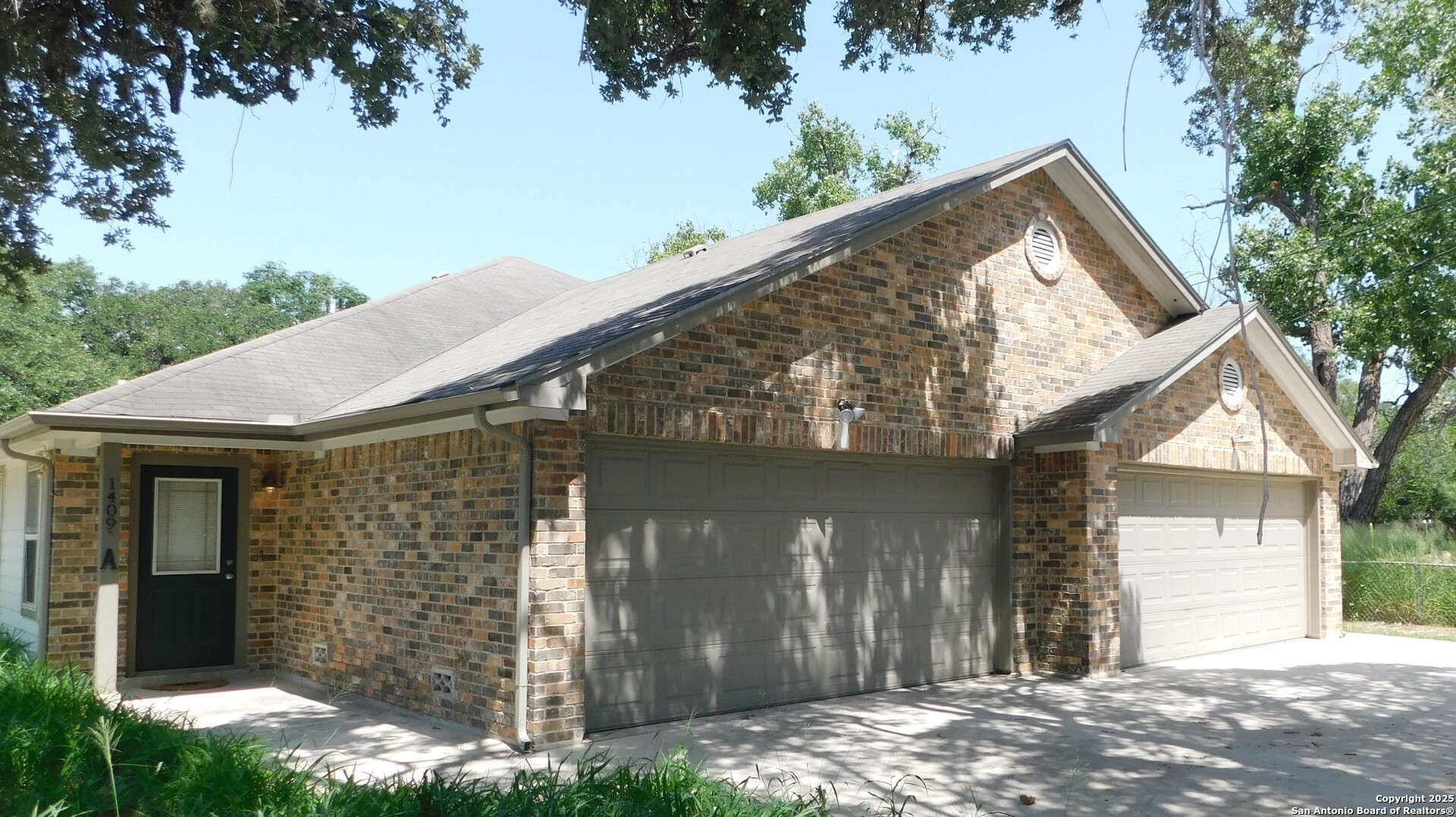 1409 W Martin Pleasanton TX 78064