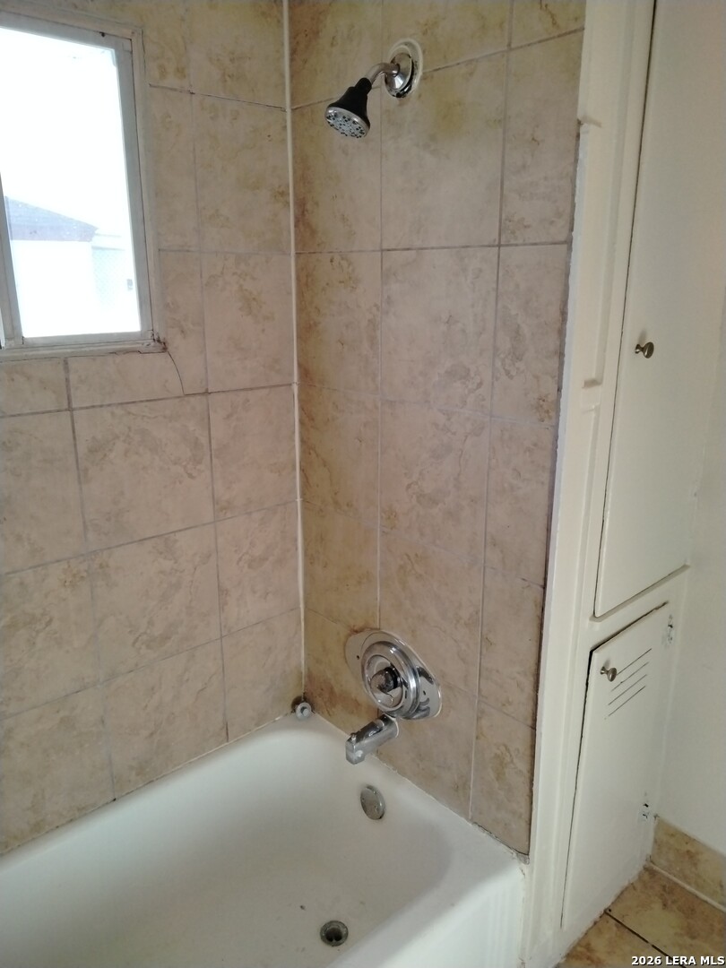 1524 W Woodlawn San Antonio TX 78201