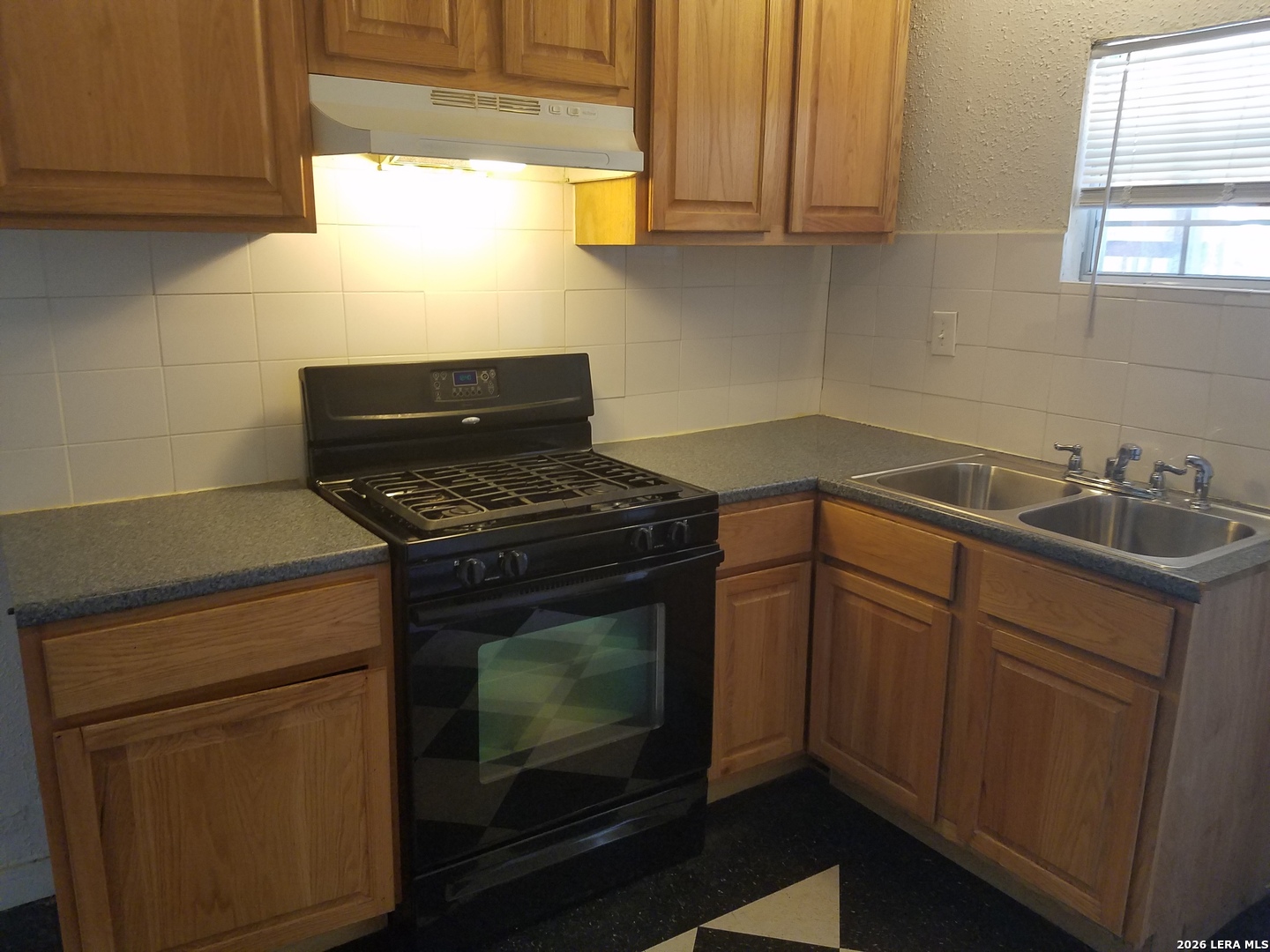 1524 W Woodlawn San Antonio TX 78201