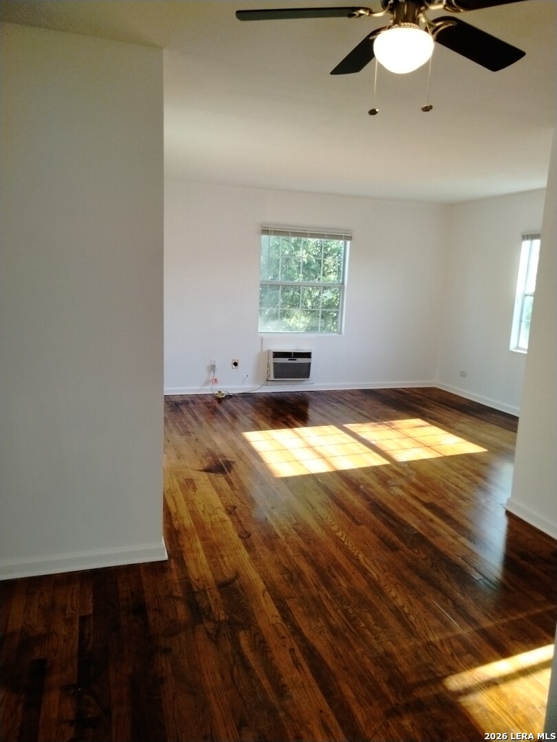 1524 W Woodlawn San Antonio TX 78201