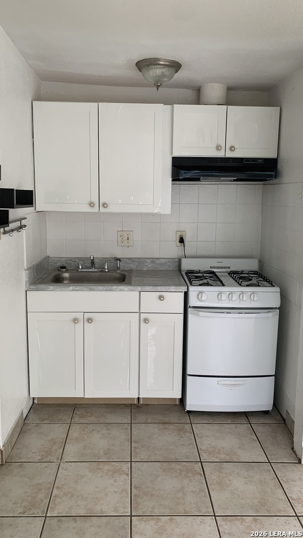 1524 W Woodlawn San Antonio TX 78201