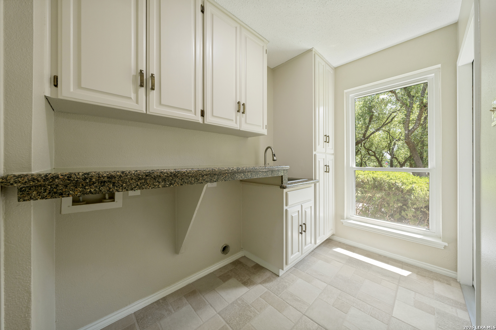 111 E Oak Estates Drive San Antonio TX 78260