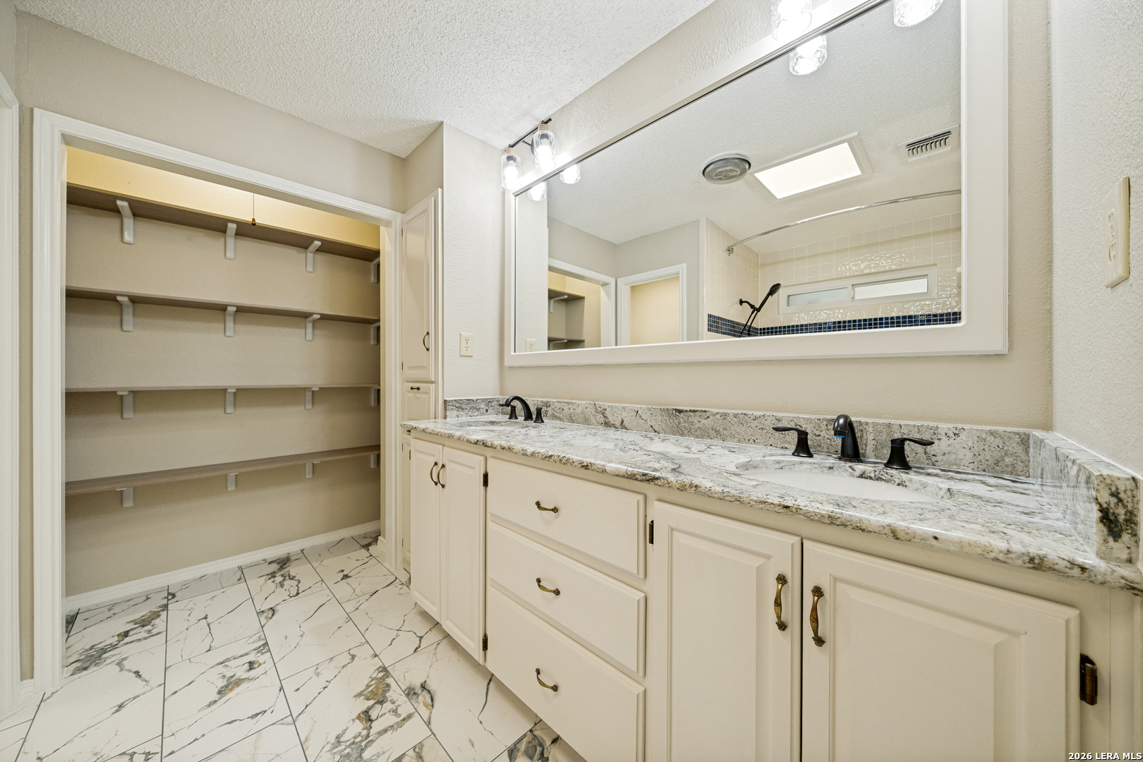 111 E Oak Estates Drive San Antonio TX 78260
