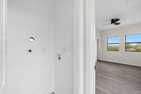 627 S Olive St, #101, 201 San Antonio TX 78203