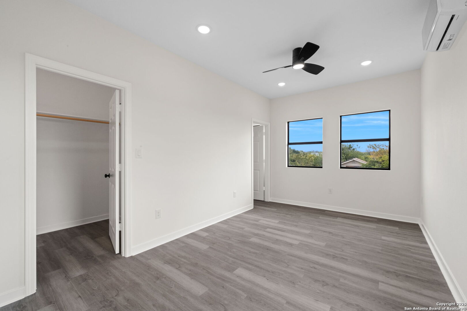 627 S Olive St, #101, 201 San Antonio TX 78203