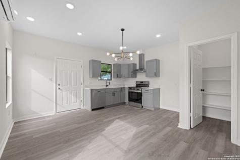 627 S Olive St, #101, 201 San Antonio TX 78203