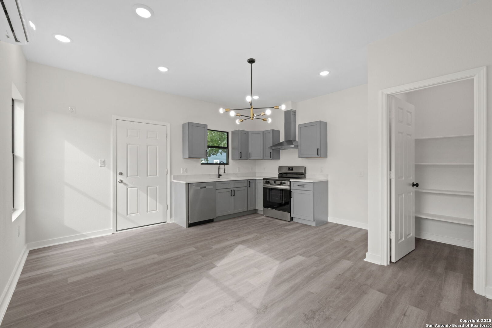 627 S Olive St, #101, 201 San Antonio TX 78203