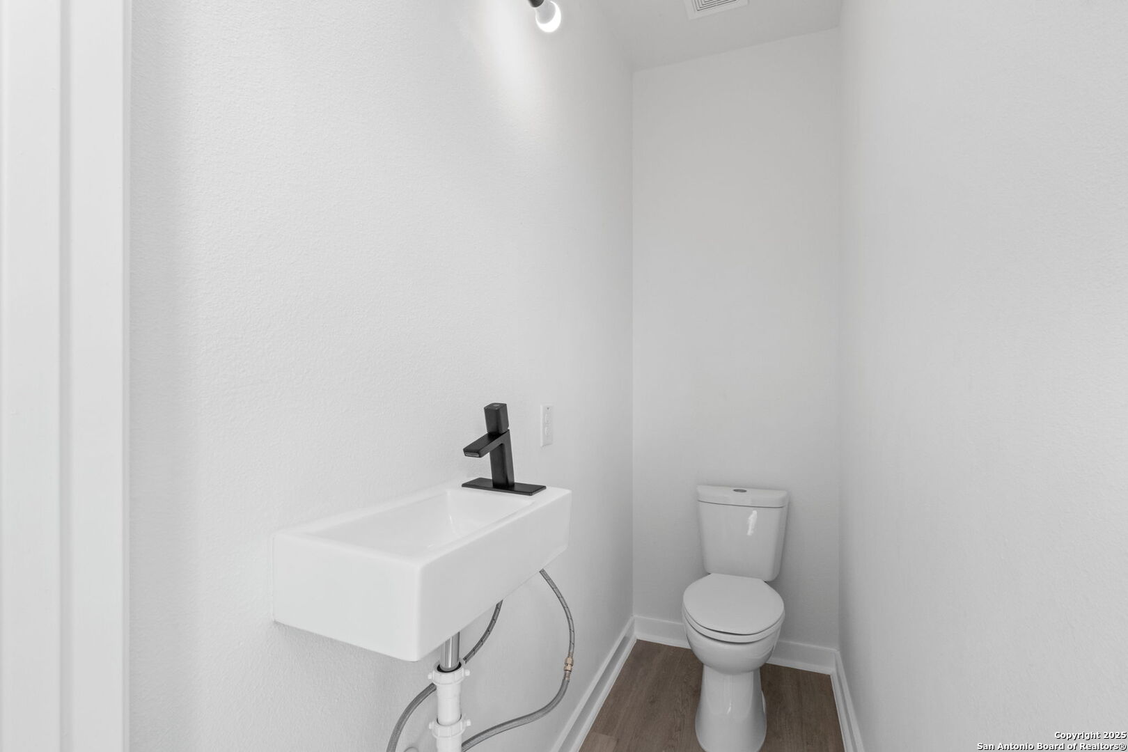 627 S Olive St, #101, 201 San Antonio TX 78203