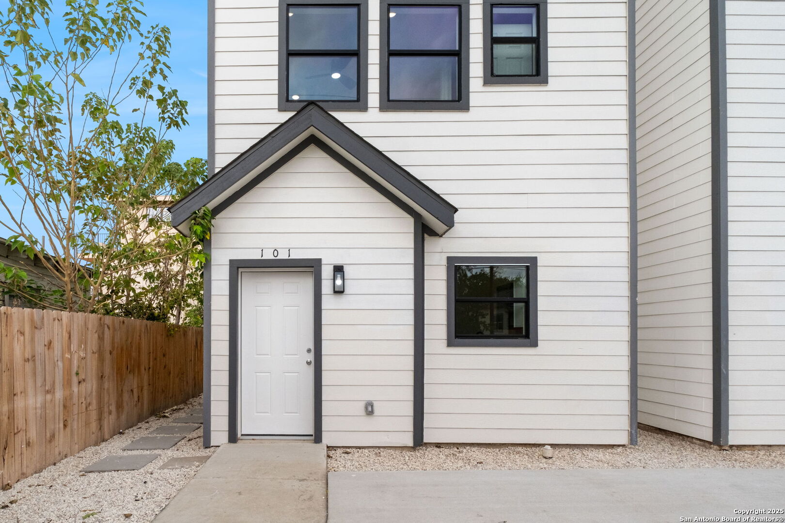 627 S Olive St, #101, 201 San Antonio TX 78203