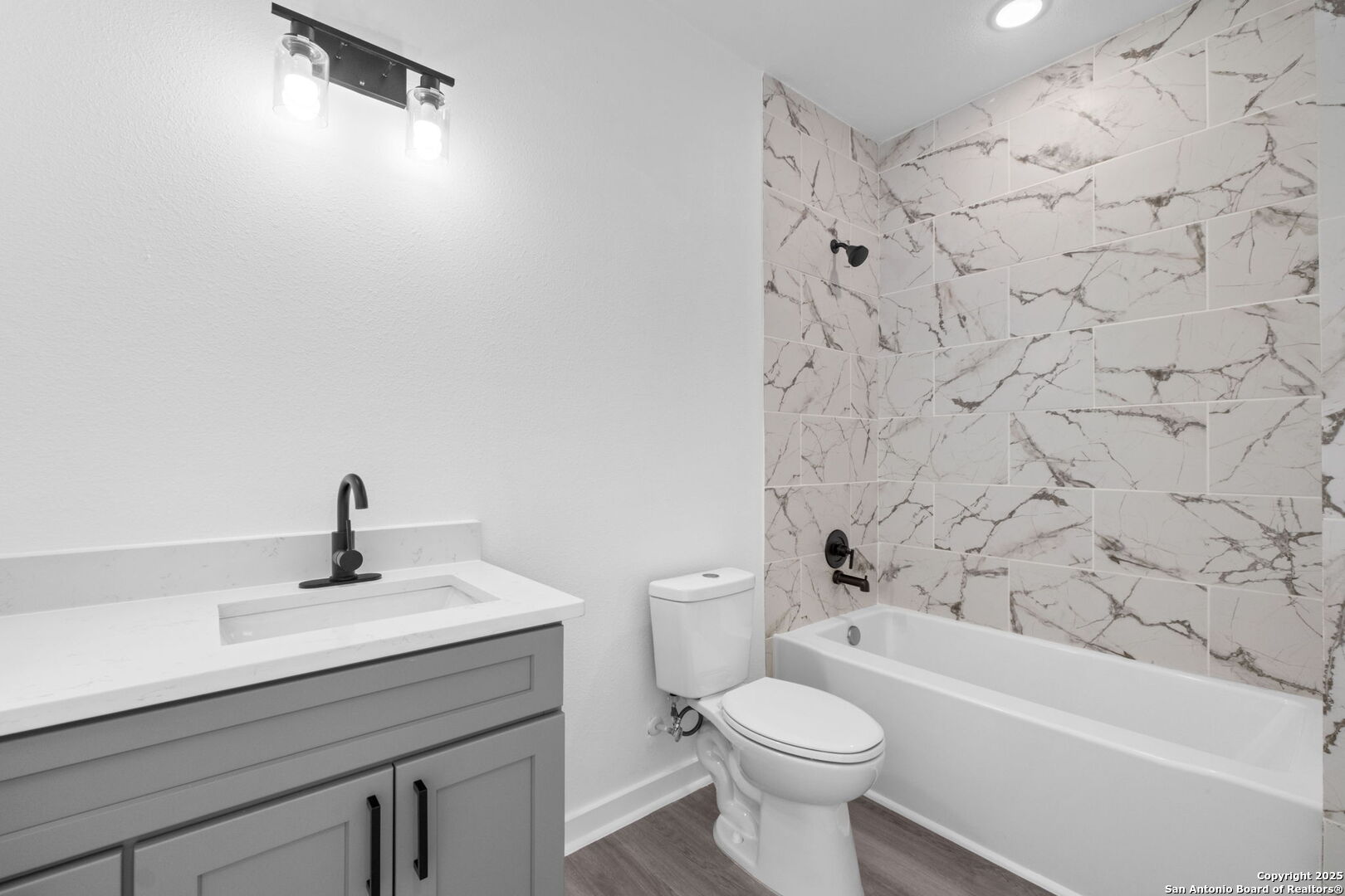 627 S Olive St, #101, 201 San Antonio TX 78203