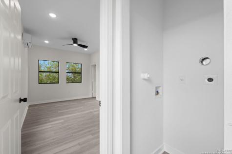 627 S Olive St, #101, 201 San Antonio TX 78203