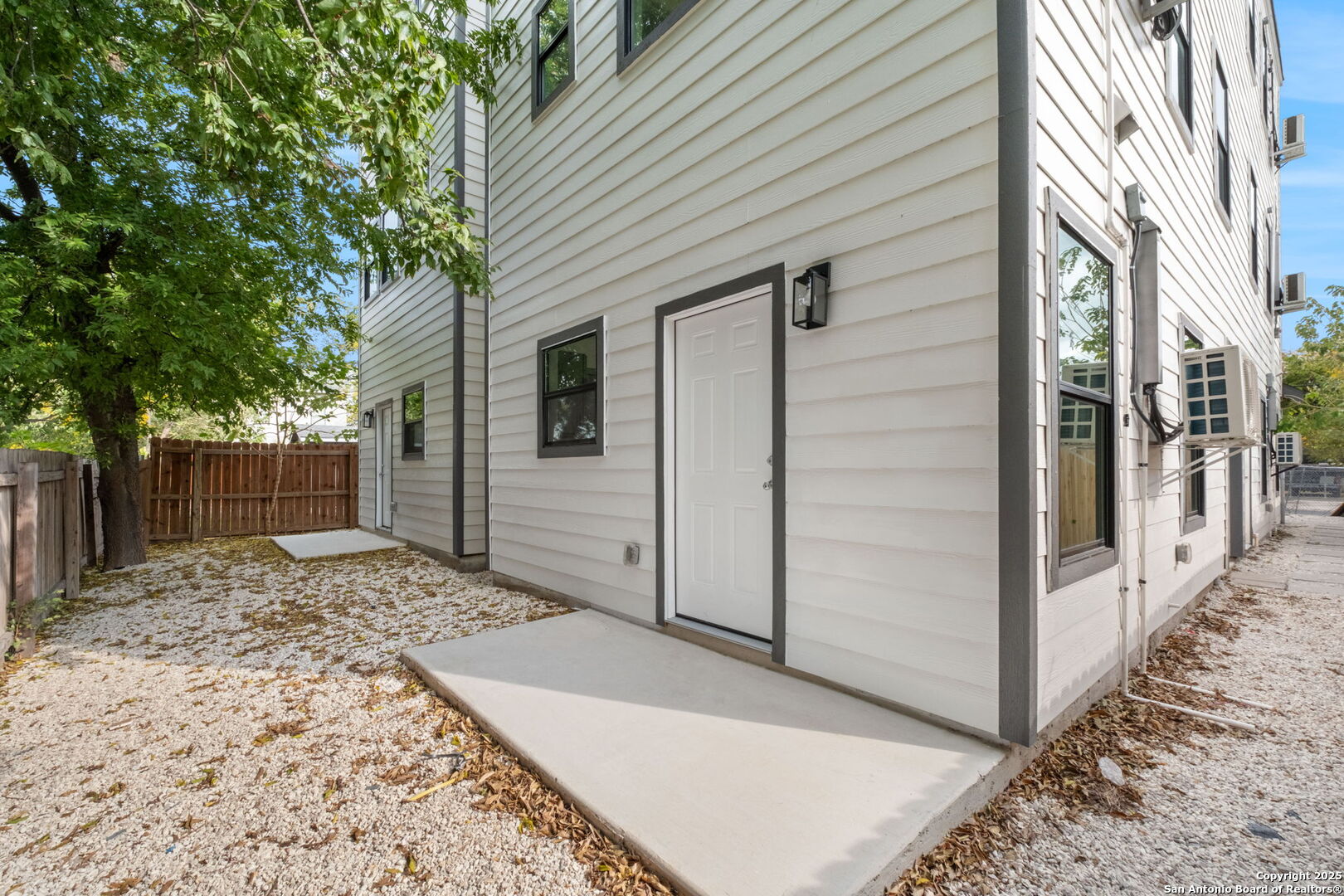 627 S Olive St, #101, 201 San Antonio TX 78203