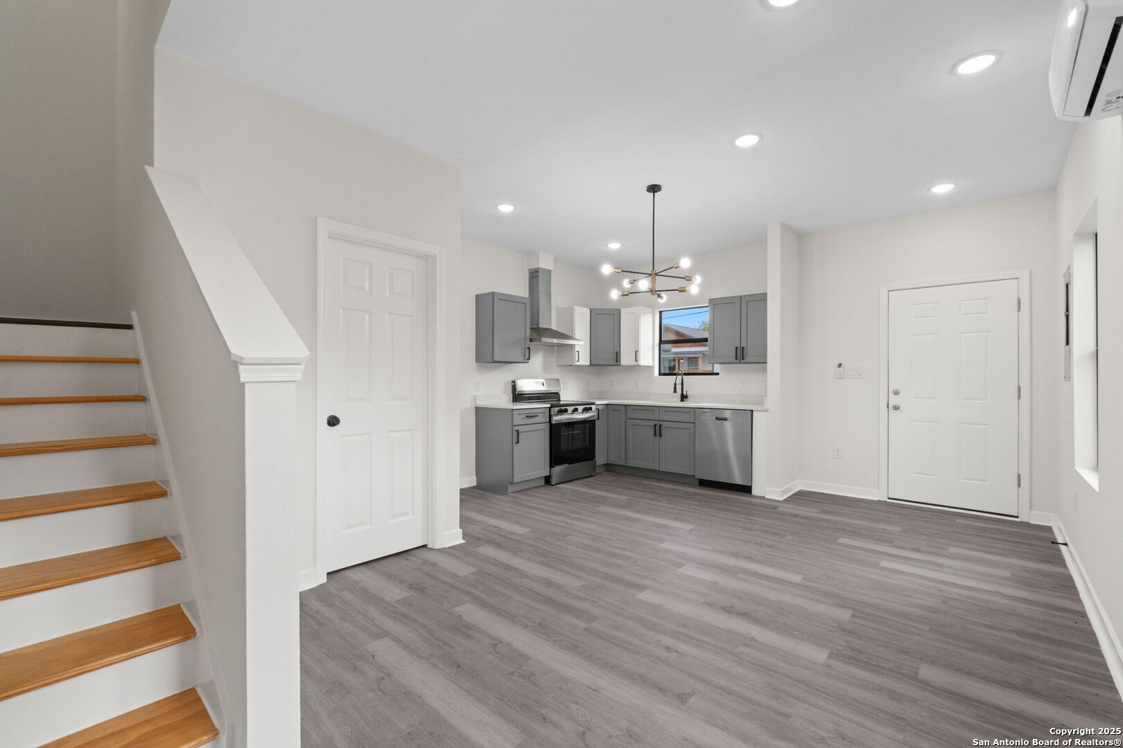 627 S Olive St, #101, 201 San Antonio TX 78203