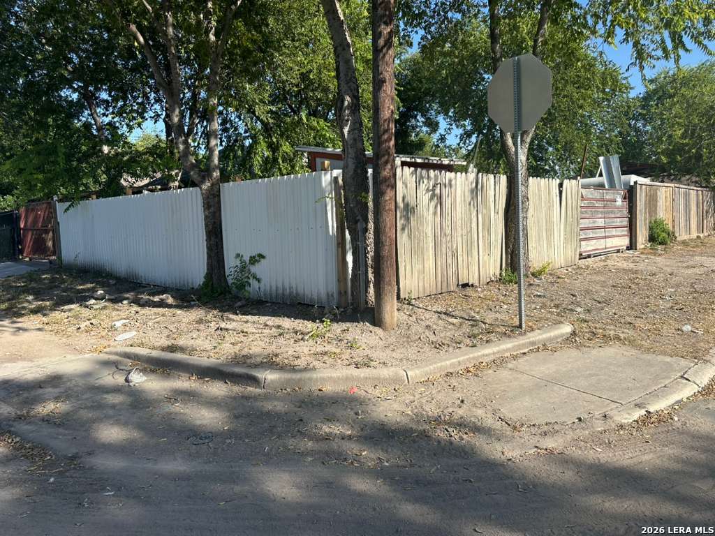518 SW 18th Street San Antonio TX 78207