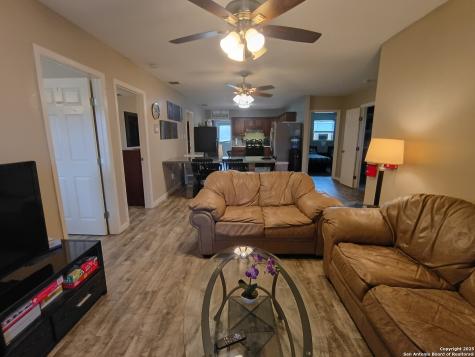 1401 Dezarae 14 San Antonio TX 78253