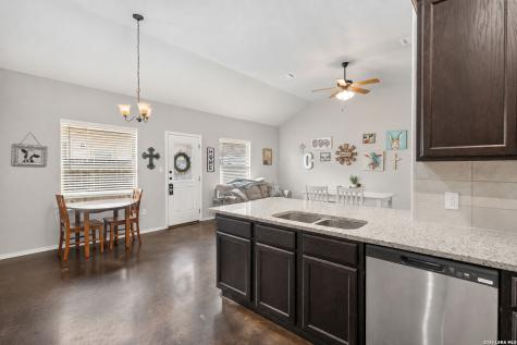 1125/1127 Stanley Way Seguin TX 78155