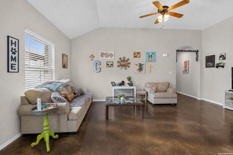 1125/1127 Stanley Way Seguin TX 78155