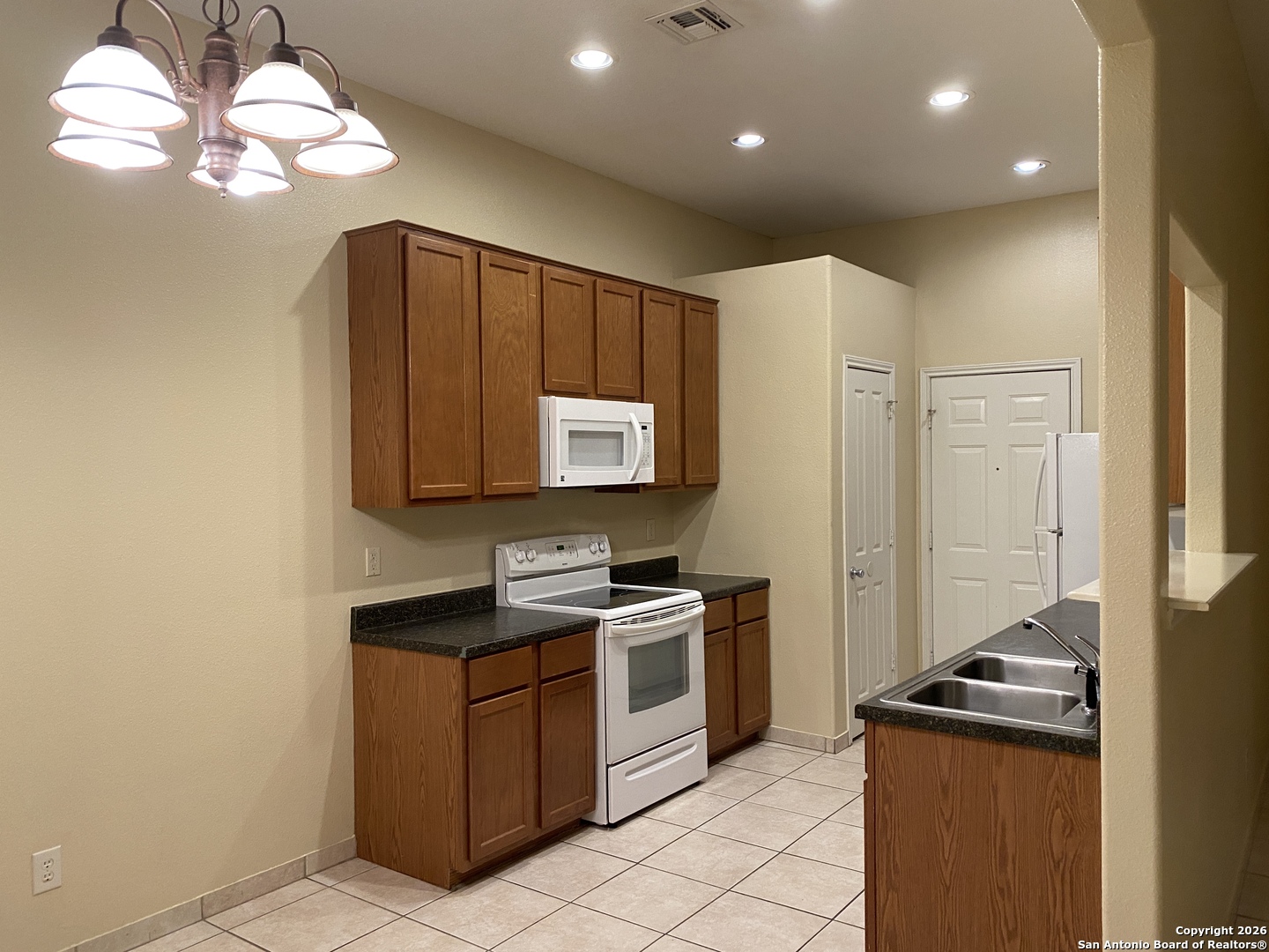 707 Dallas Pleasanton TX 78064