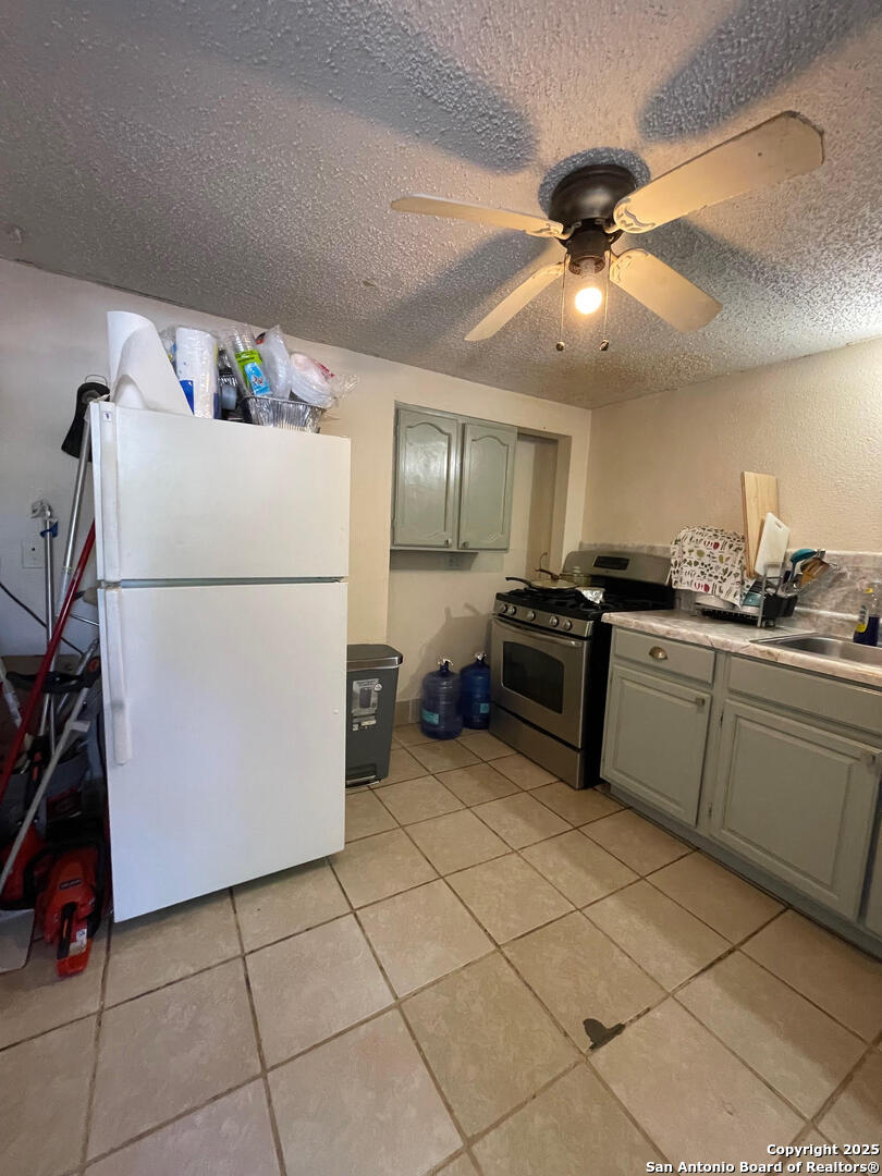 946 W Lynwood San Antonio TX 78201